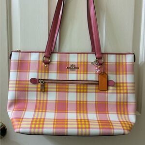 Coach Gallery Tote with Garden Plaid Print in Taffy Multi. 